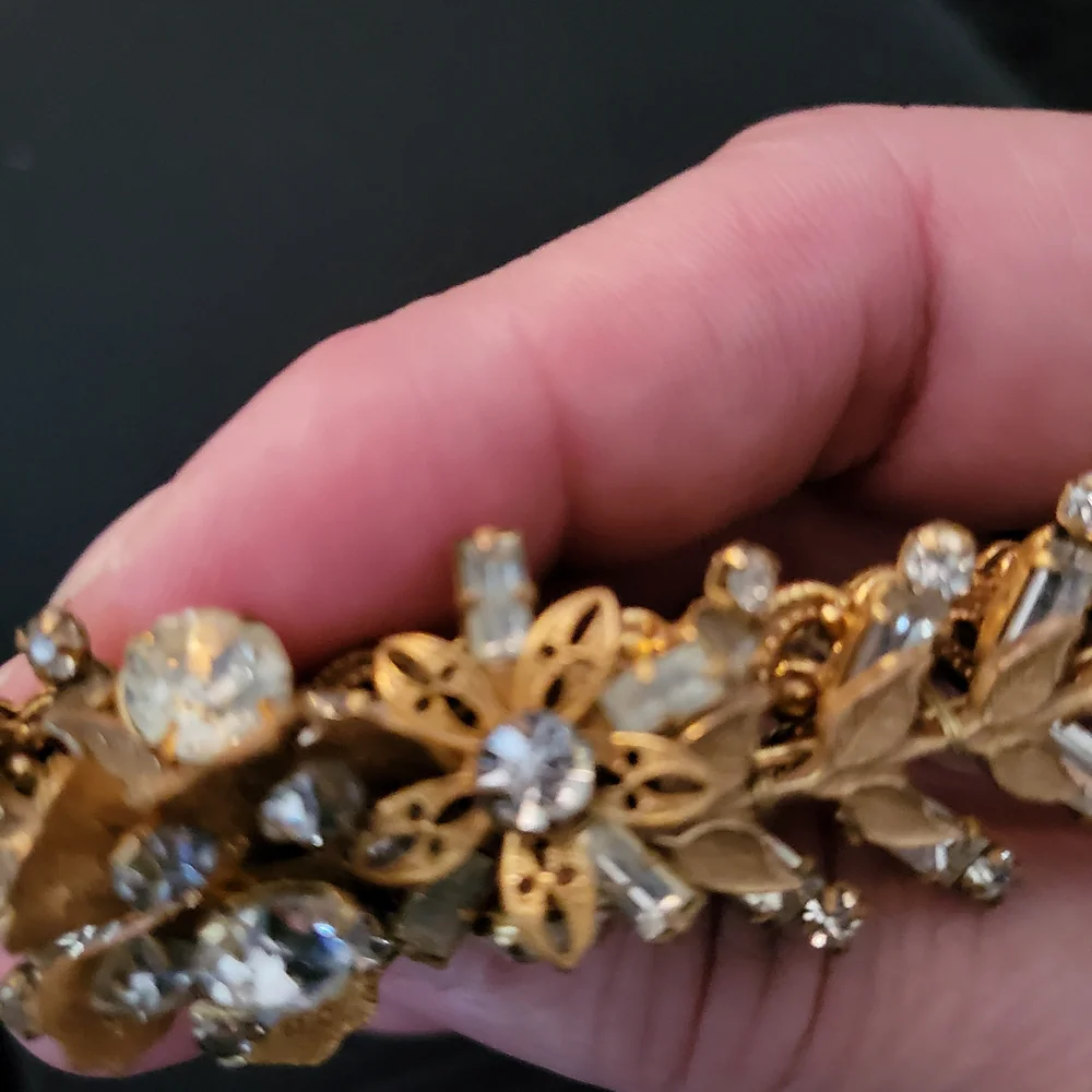 Vintage Gold Tone‎ with Rhinestones Brooch